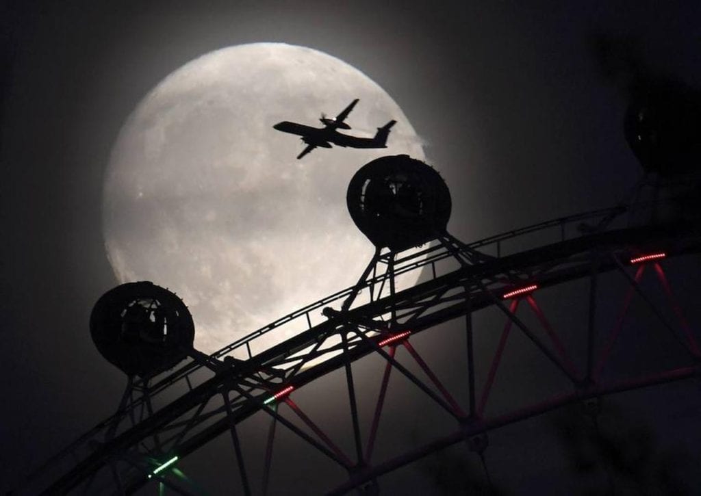 La superluna, por encima del London Eye