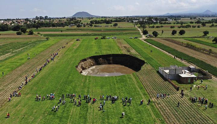 Socavón enorme aparece en México: ¿Se está abriendo la Tierra?