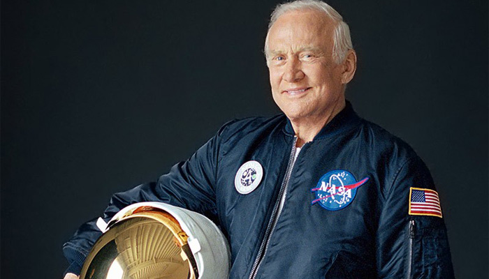 Buzz Aldrin: «Debemos migrar hacia Marte lo antes posible» 