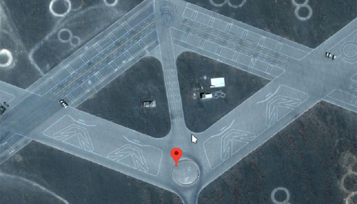 Símbolos y estructuras extrañas captadas por imágenes satelitales en el desierto chino