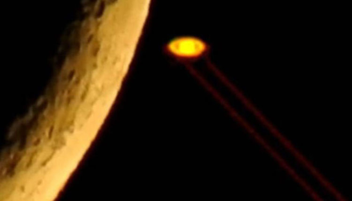 ¿Guerra galáctica? Una astrónoma capta rayos láser que se disparan desde Saturno