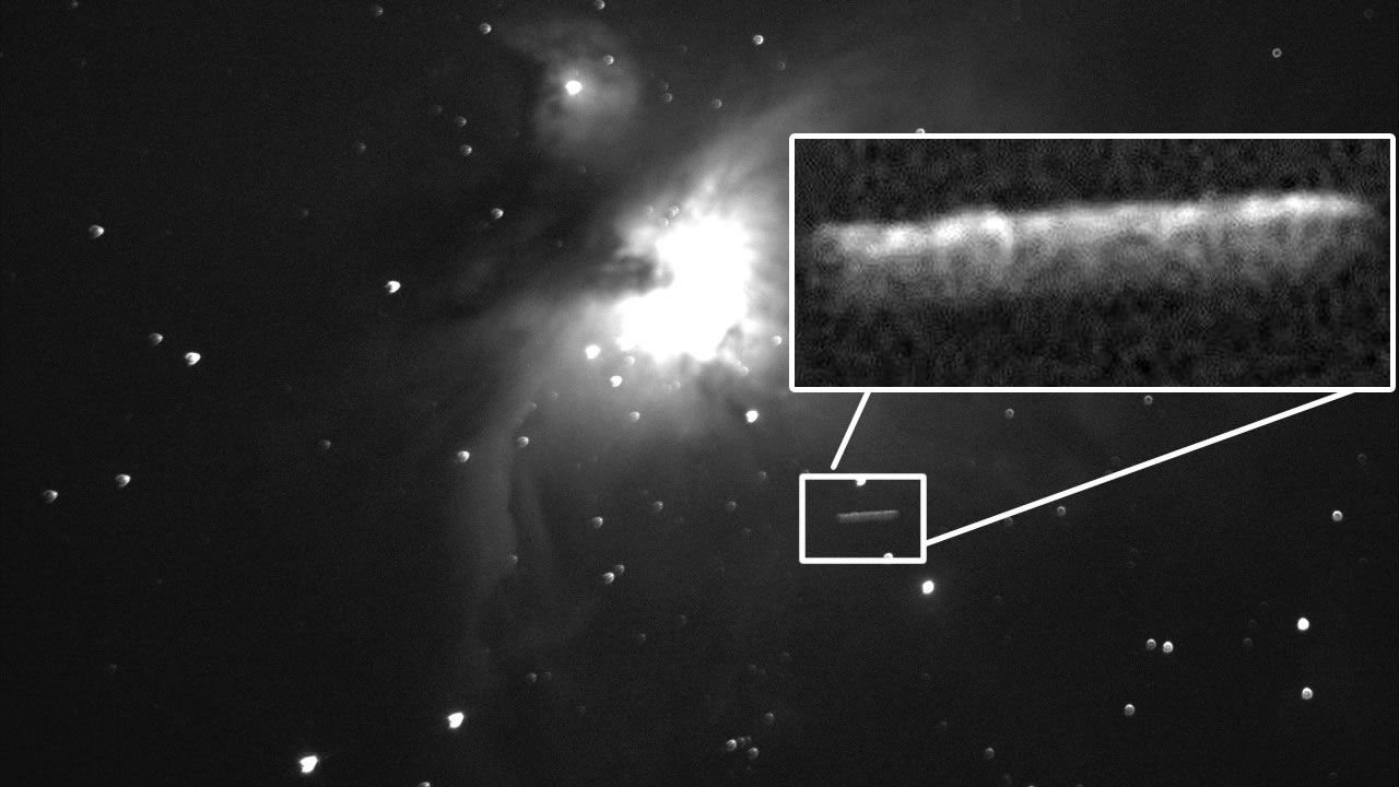 Captan un gran OVNI «Cigarro» cerca de la Nebulosa de Orión (Video)