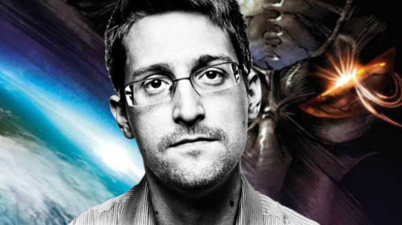 Edward Snowden cree en los aliens, «pero EE.UU. no los encubre» (Video)