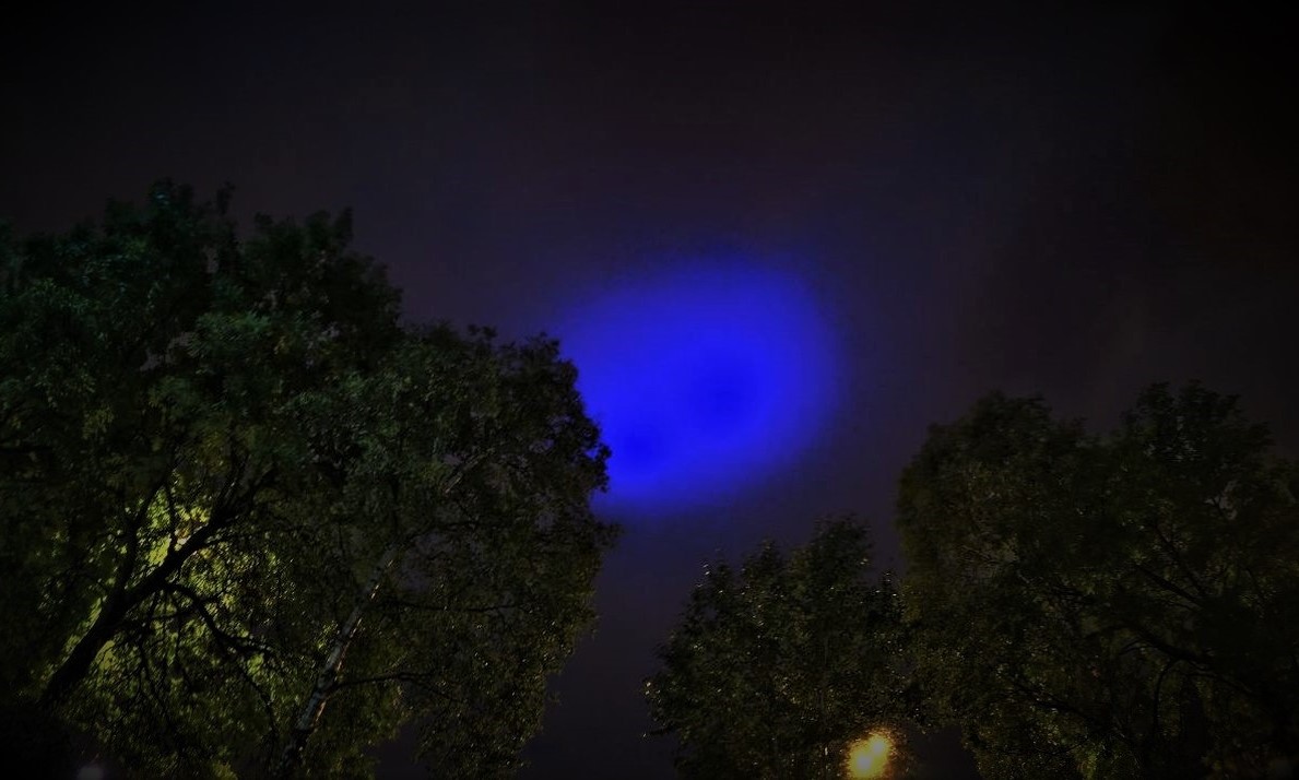 Misteriosas luces azules aparecen en los cielos de todo el mundo (Video)